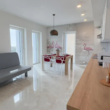 Apartment Seafront Modern Farmont Flamingo