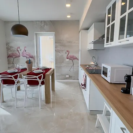 Seafront Modern Farmont Flamingo Apartment