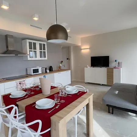 Seafront Modern Farmont Flamingo Apartment