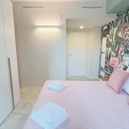 Seafront Modern Farmont Flamingo *