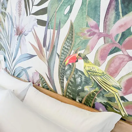 Seafront Modern Farmont Flamingo Apartment