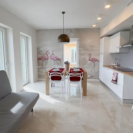 Seafront Modern Farmont Flamingo Apartment *